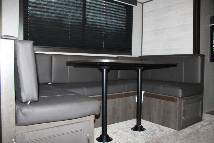 2021 Jayco Jay flight Dinette converts to extra bed